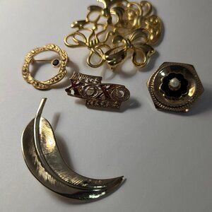Vintage Brooches lot Hugs and Kisses*Cute Leaf*Faux Pearl Enamel black*Bows Bows